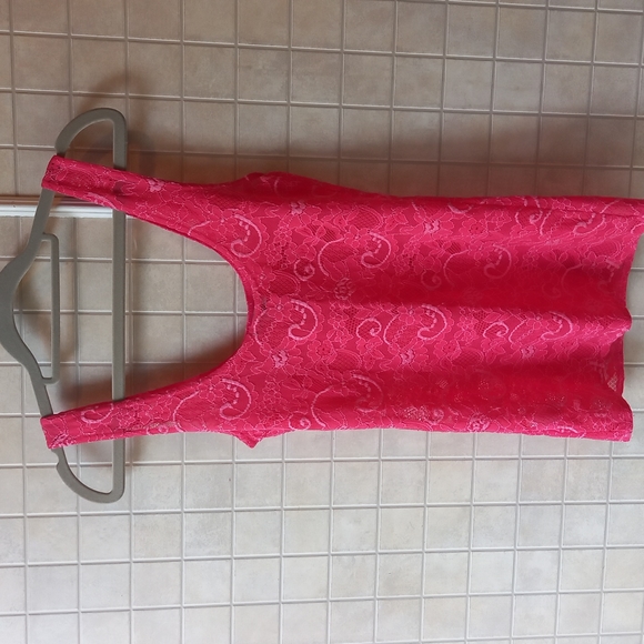 Talula Hot pink lacy tank - Picture 2 of 6